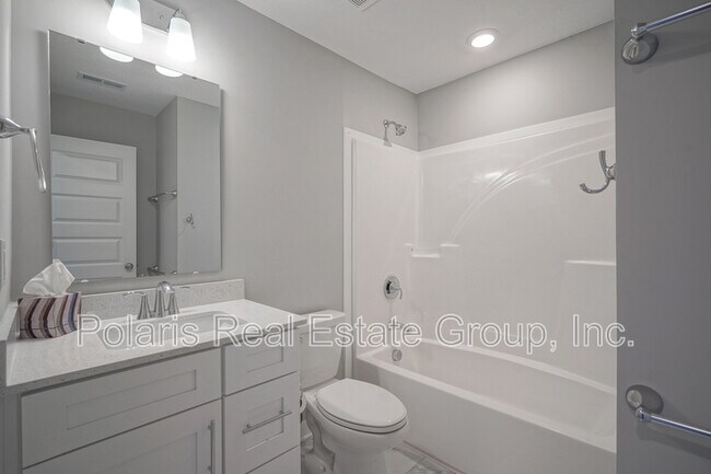 Building Photo - 673 Golborne St
