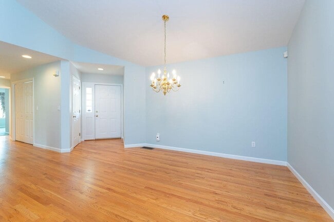 Building Photo - 23 Gleneagle Dr