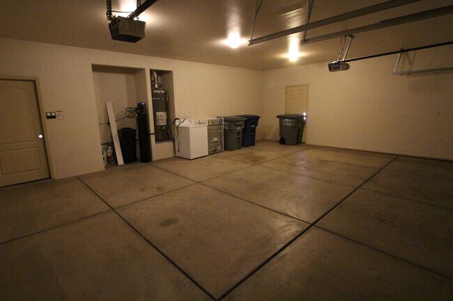 Building Photo - 4 Br, 3 Car Garage - Stone Gate at Seven H...