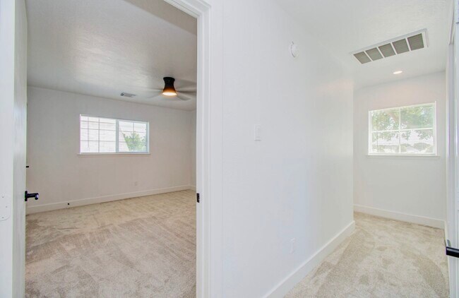 Building Photo - 6117 Settlers Square Ln