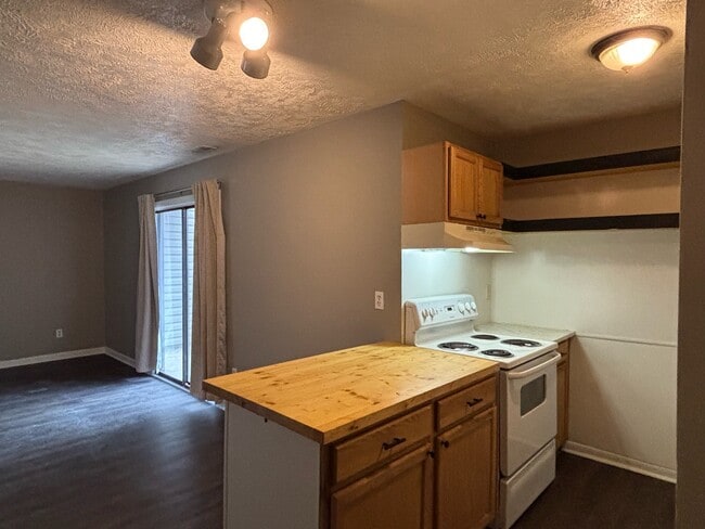 Building Photo - 1128 Southwood Dr