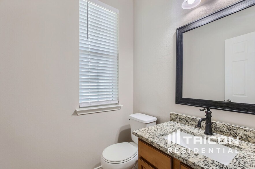 Building Photo - 213 Ridge Bluff