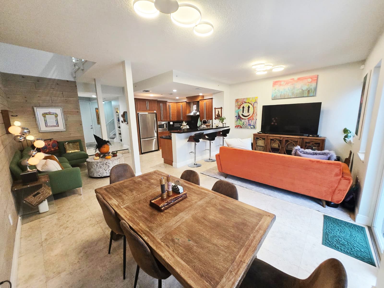 Building Photo - 302 NE 8th Ave