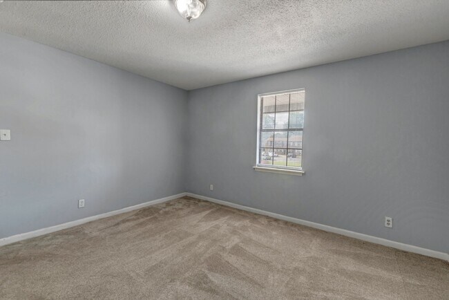 Building Photo - Affordable Newly Renovated Apartments in Decatur