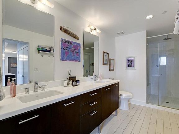 Building Photo - 603 Davis St