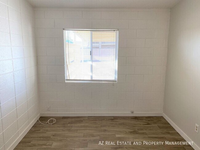 Building Photo - 7035 E Wilshire Dr