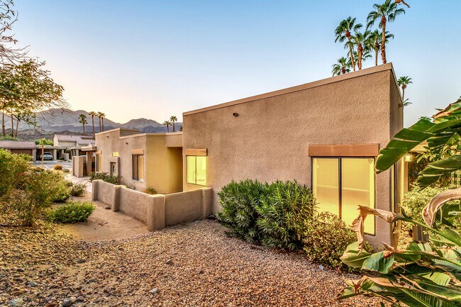 Building Photo - 48594 Oakwood Way