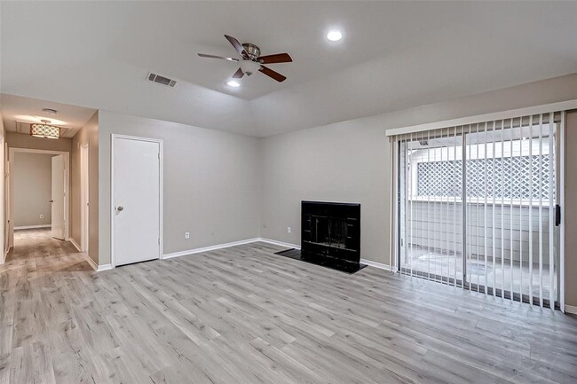 Building Photo - 11503 Meadow Ln
