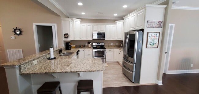 Building Photo - 284 Piper Glen