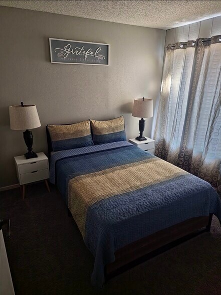 Building Photo - 2612 Siesta Ave