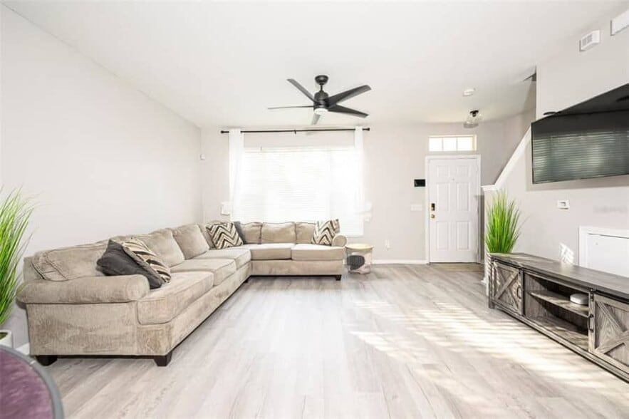 Building Photo - 11051 Black Swan Ct