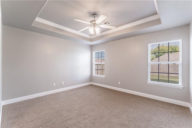 Building Photo - 521 Redbud St
