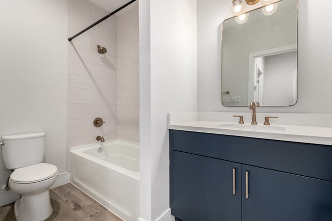 Building Photo - 165 E Lexington Ave