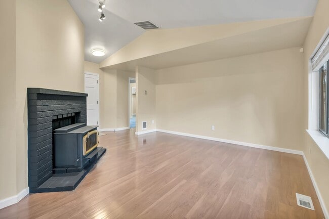 Building Photo - ONE LEVEL LIVING in Peaceful & Private Location!