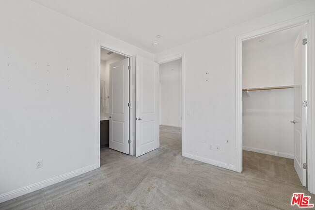 Building Photo - 20810 Spruce Cir