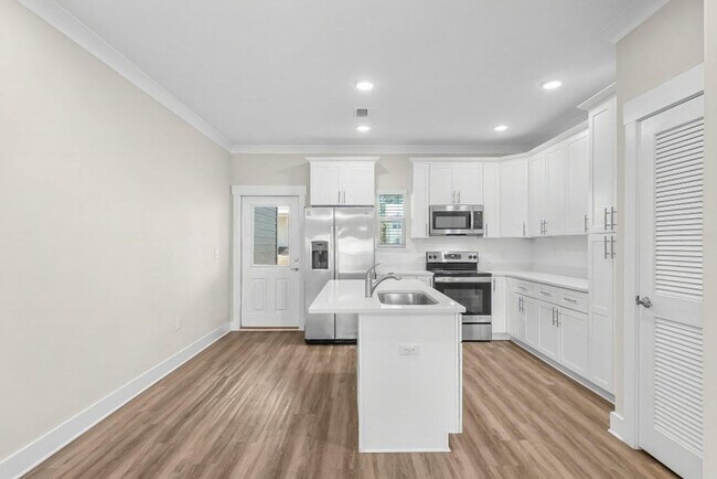 Building Photo - 289 N Sand Palm Rd