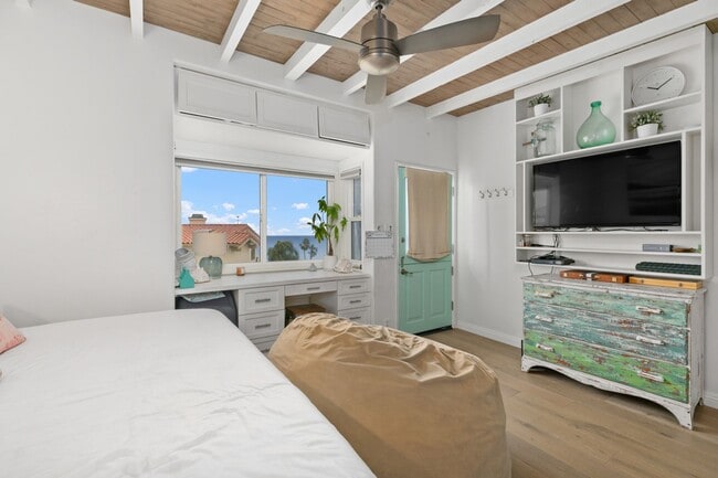 Building Photo - Ocean view Studio