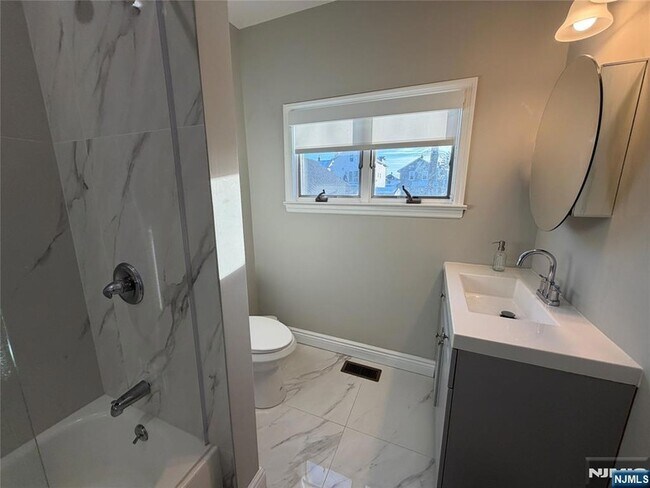 Building Photo - 200 Forest Ave