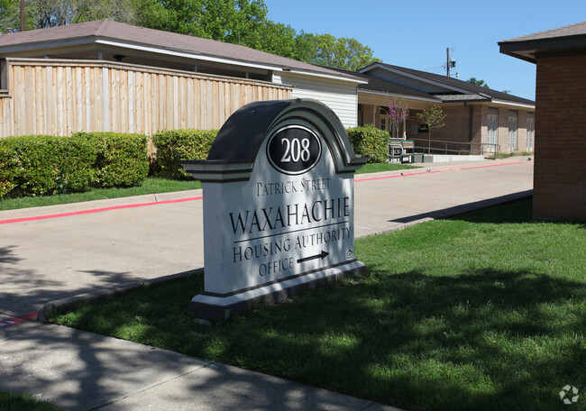 Building Photo - Waxahachie Housing Authority