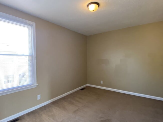 Building Photo - Walk to APSU!! 2 Bed/1.5 Bath! No carpet on main level!