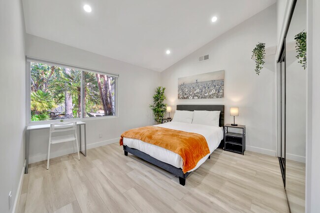 Building Photo - 5565 Ostin Ave