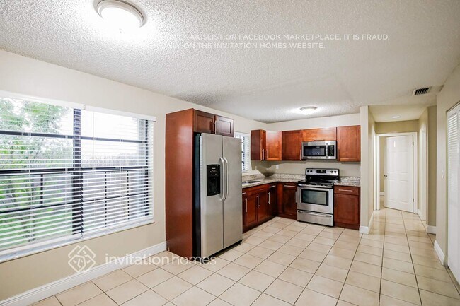 Building Photo - 20015 W Oakmont Cir