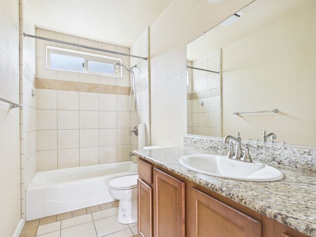 Building Photo - Upstairs One Bedroom Condo now available at Kimberly Place.