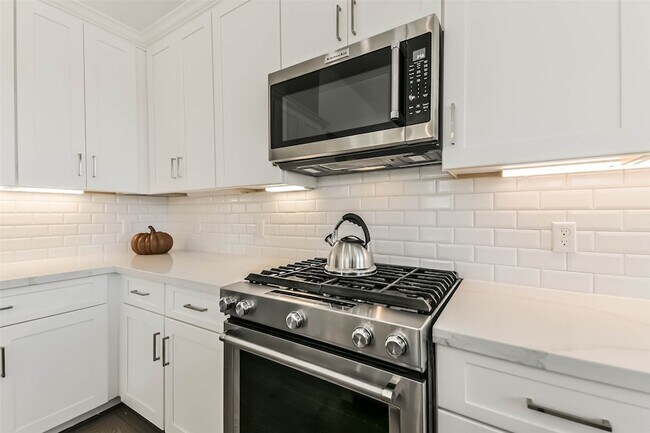 Building Photo - 308 Queen Sude Ln