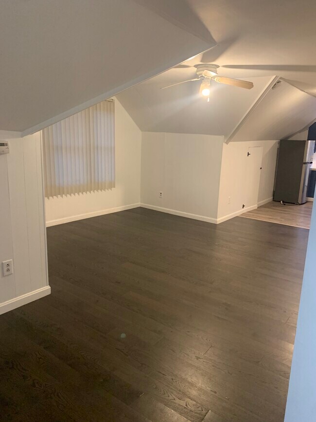 Building Photo - 16 Hillcrest Cir