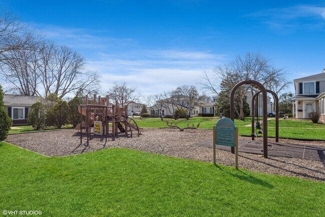 Building Photo - 1110 Cove Dr