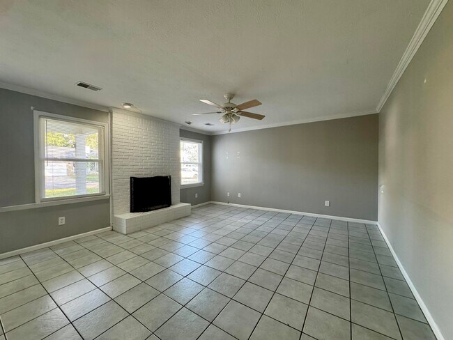 Building Photo - 344 Stonegate Way