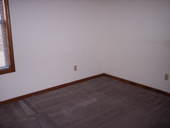 Building Photo - 807 Foster Ln