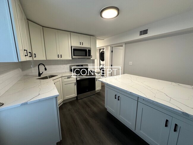 Building Photo - 118 Marginal St