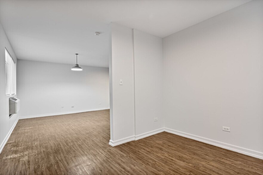 Building Photo - 5410 N Winthrop Ave