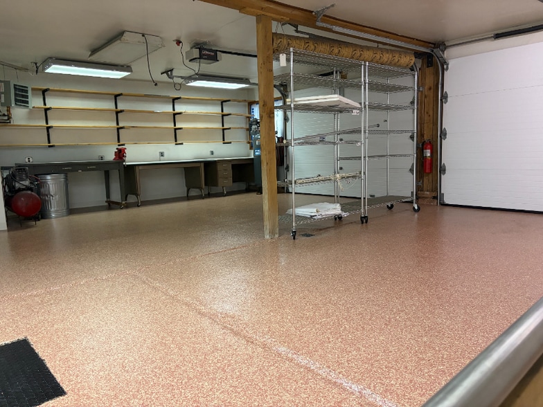 Building Photo - 635 E 73rd Ave