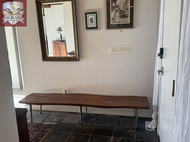 Building Photo - Amazing Furnished 4 bedroom home