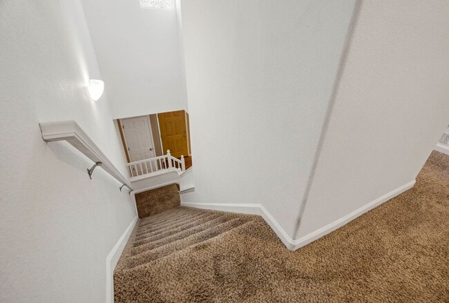 Building Photo - Cute 2bd, 2.5ba Townhome Across from Cottonwood Park....shorter lease term available