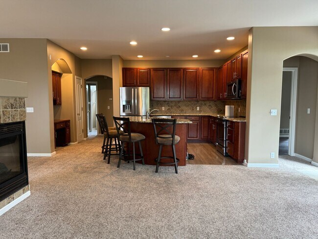 Building Photo - Elkhorn Home For Rent In Quiet Neighborhood