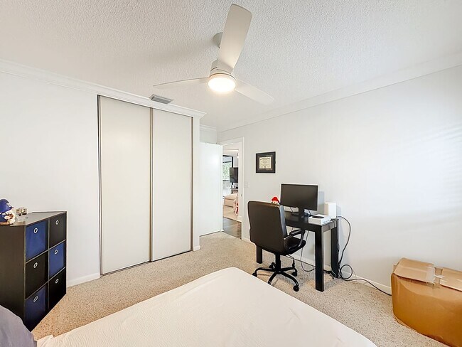 Building Photo - Gorgeous 3 bedroom Corner Unit with Lake view in Coconut Creek