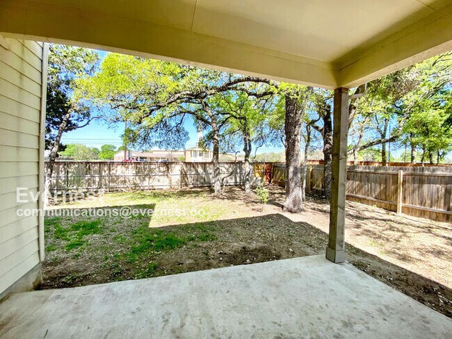 Building Photo - 8800 Jodie Ln
