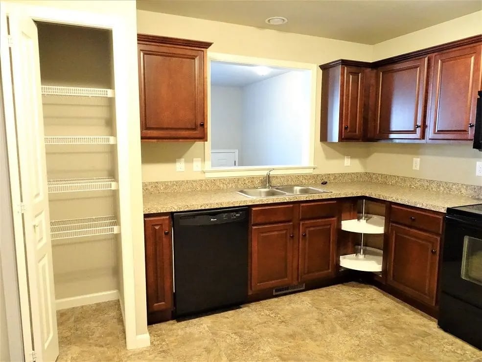 Building Photo - 945 Woodridge Dr