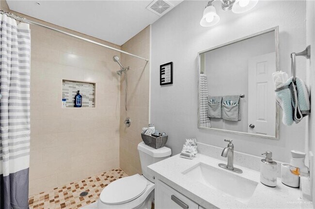 Building Photo - 1103 W 26th St