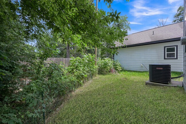 Building Photo - 11756 White Cedar St