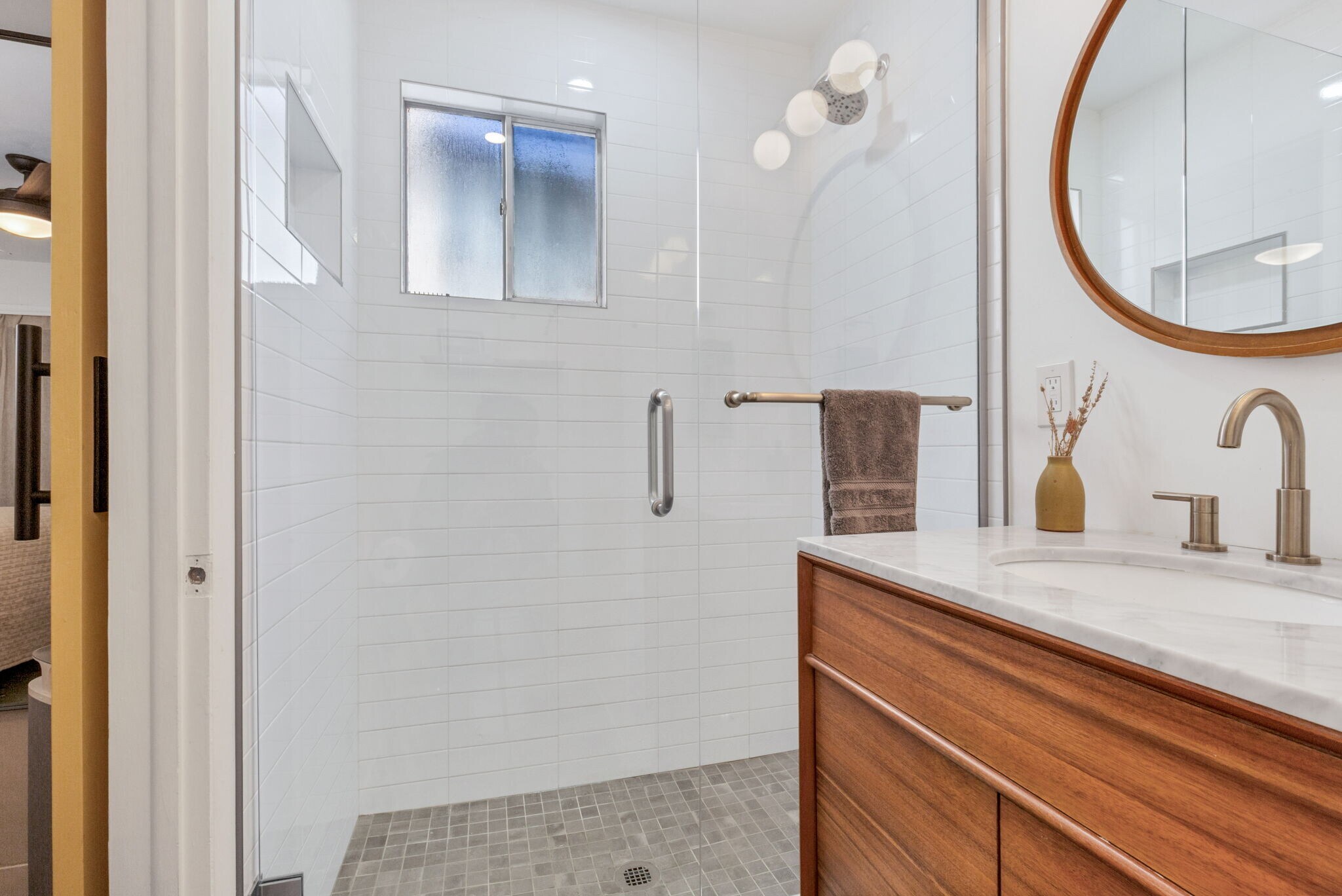 Building Photo - 1137 E 12th Ave