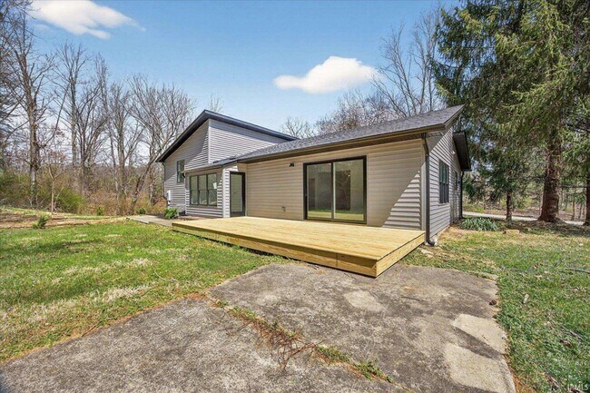 Building Photo - 4620 S Woodbine Dr