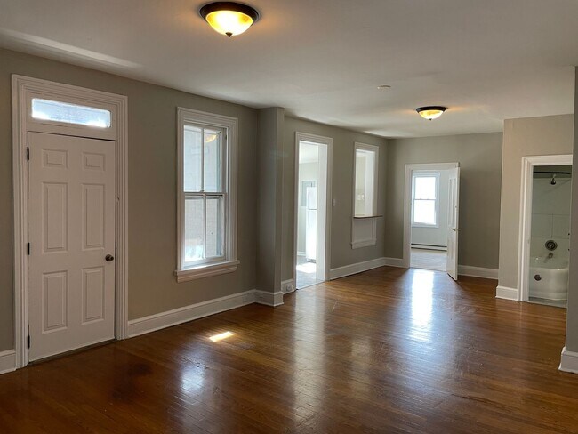 Building Photo - 122-122 N Hanover St