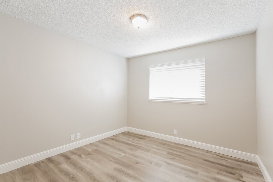 Building Photo - 3944 Grapefruit Cir