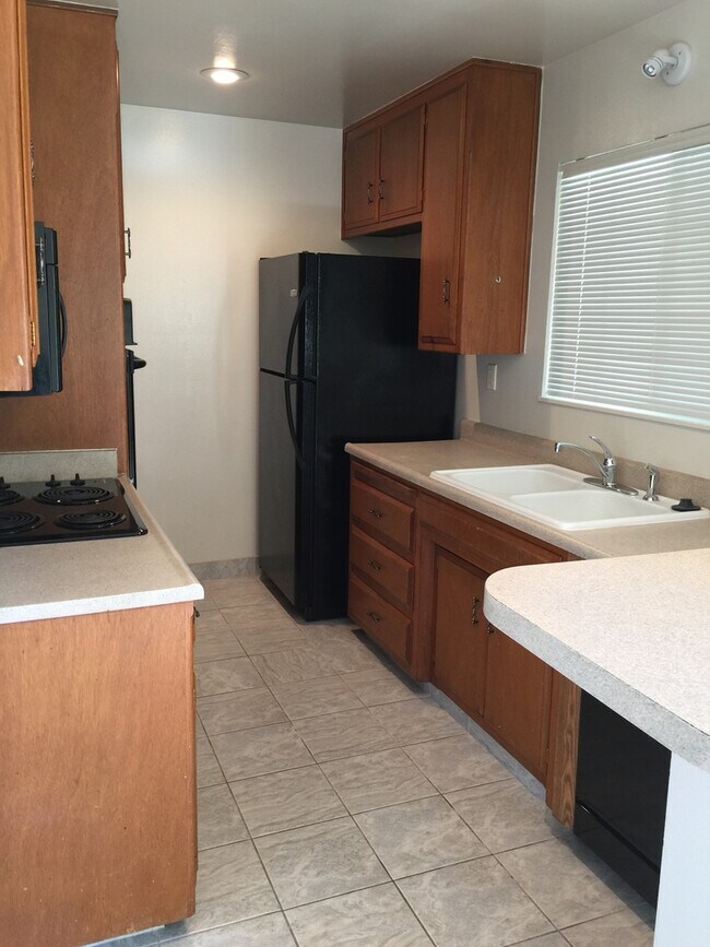 Building Photo - Ground Level 1 bedroom Condo Available soon