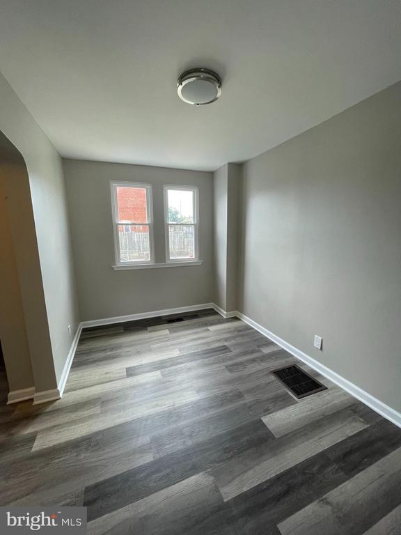 Building Photo - 332 Endsleigh Ave
