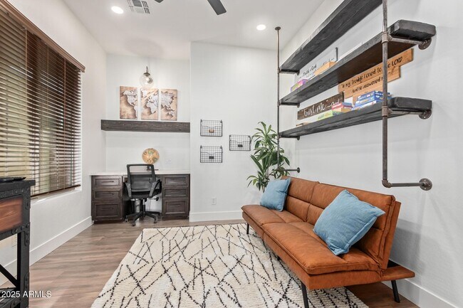 Building Photo - 8414 W Northview Ave